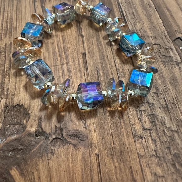 Elegant Blue and Gold Beaded Bracelet - Picture 2 of 2